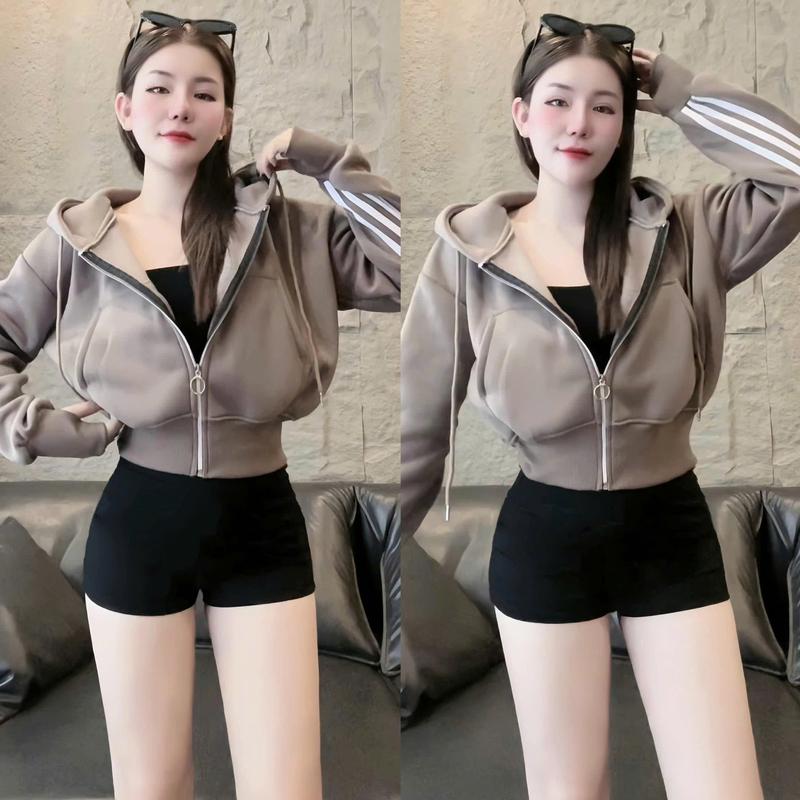 Áo Khoác Nỉ Lửng AKAHOUSE Form Croptop Phối Viền 3 Sọc Nữ Tay Phồng Dây Kéo Xịn Xò Siêu Xinh Hot Trend 2024 Freesize <55KG