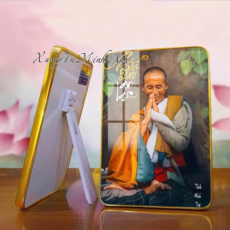 [8 mẫu LINK 2] Ảnh tráng gương size nhỏ để bàn thầy Minh Tuệ bo viền vàng cao cấp quà tặng tri ân Decor Phòng Khung Tranh Trang Trí Nhà Phòng Khách
