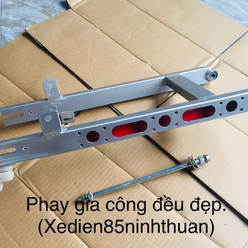 Gắp phay lắp xe điện mẫu mới. 4