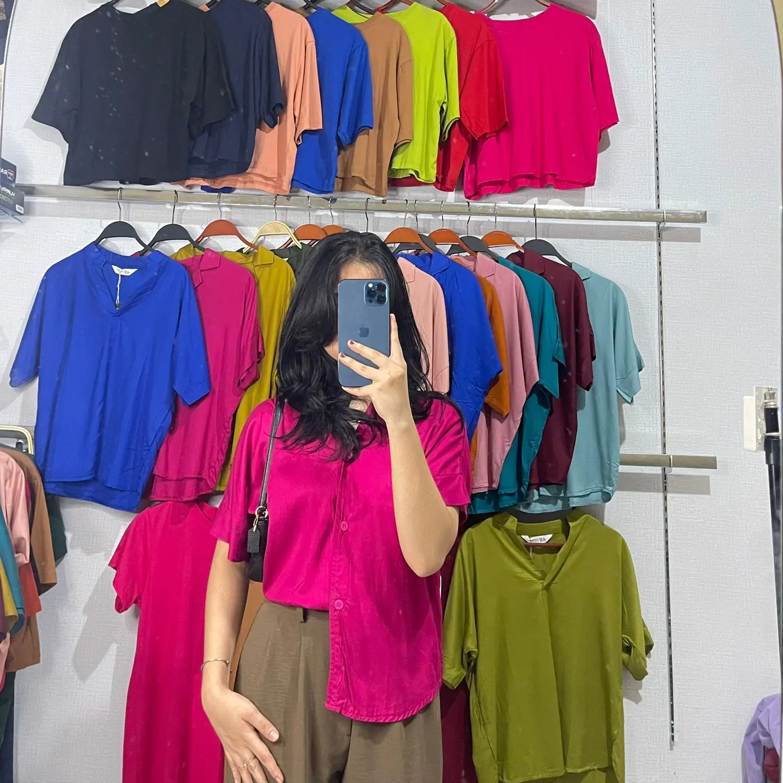 kemeja  pendek  wanita terbaru hadir dengan bahan rayon twiill import terbaru Katun Santai Polos Hitam Putih  nyaman Crop Tebal Twill