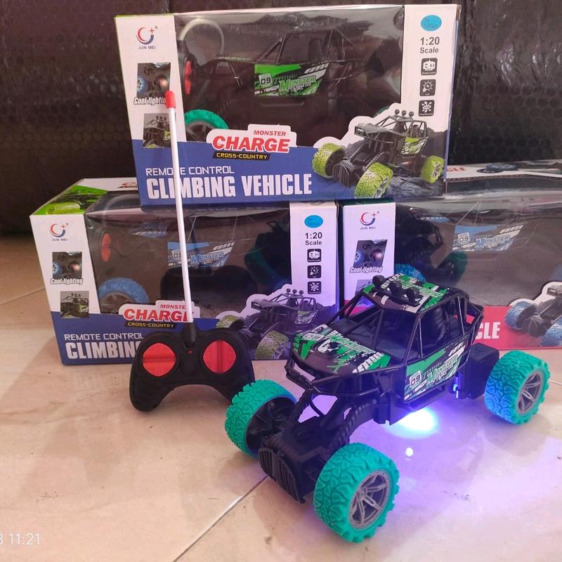 RC Rock Crawler Mainan Anak Mobil Remote Control Climbing Boast Monster Baterai Toys 4