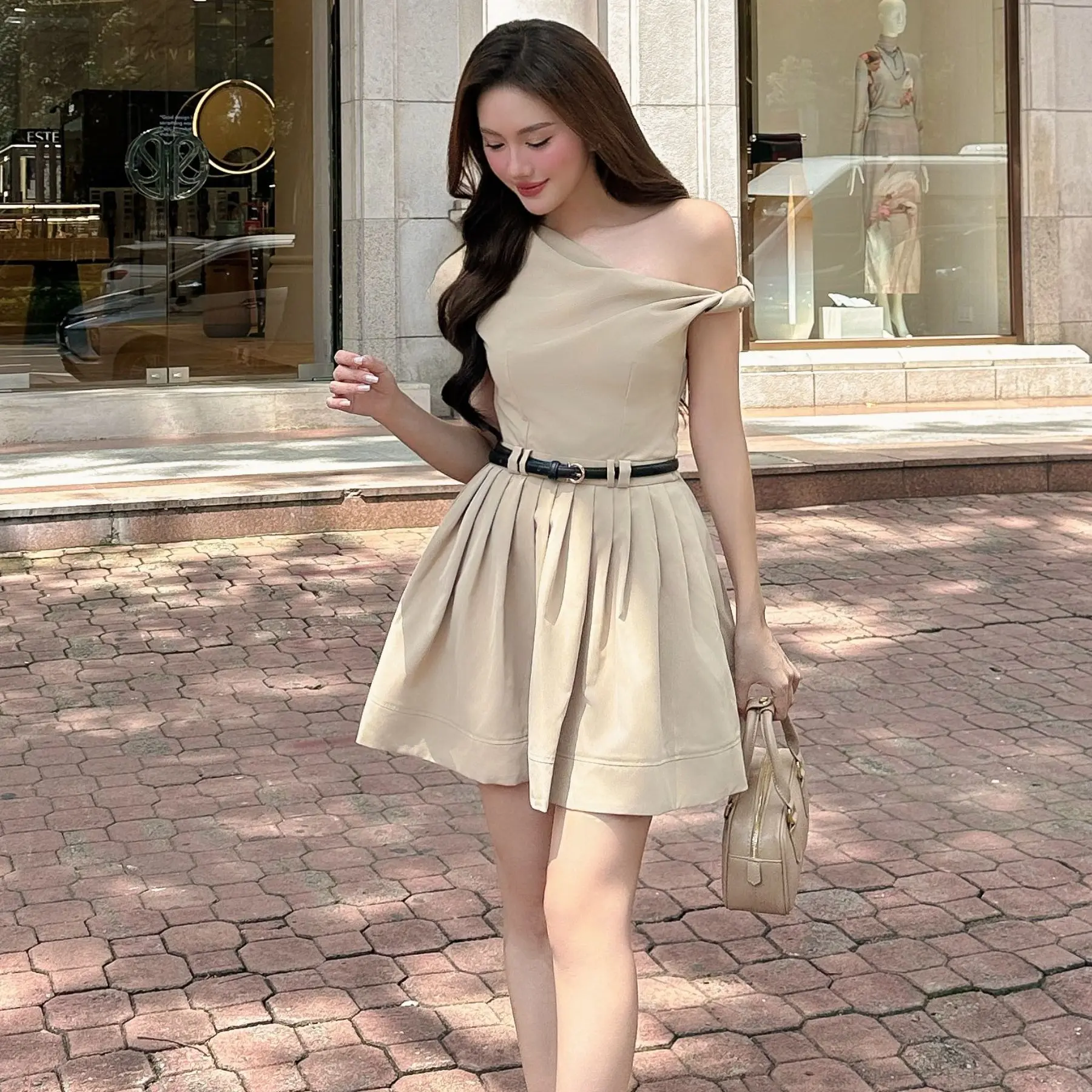 Đầm Salestia Vặn 1 Bên Vai Tùng Xếp Ly JOVEN