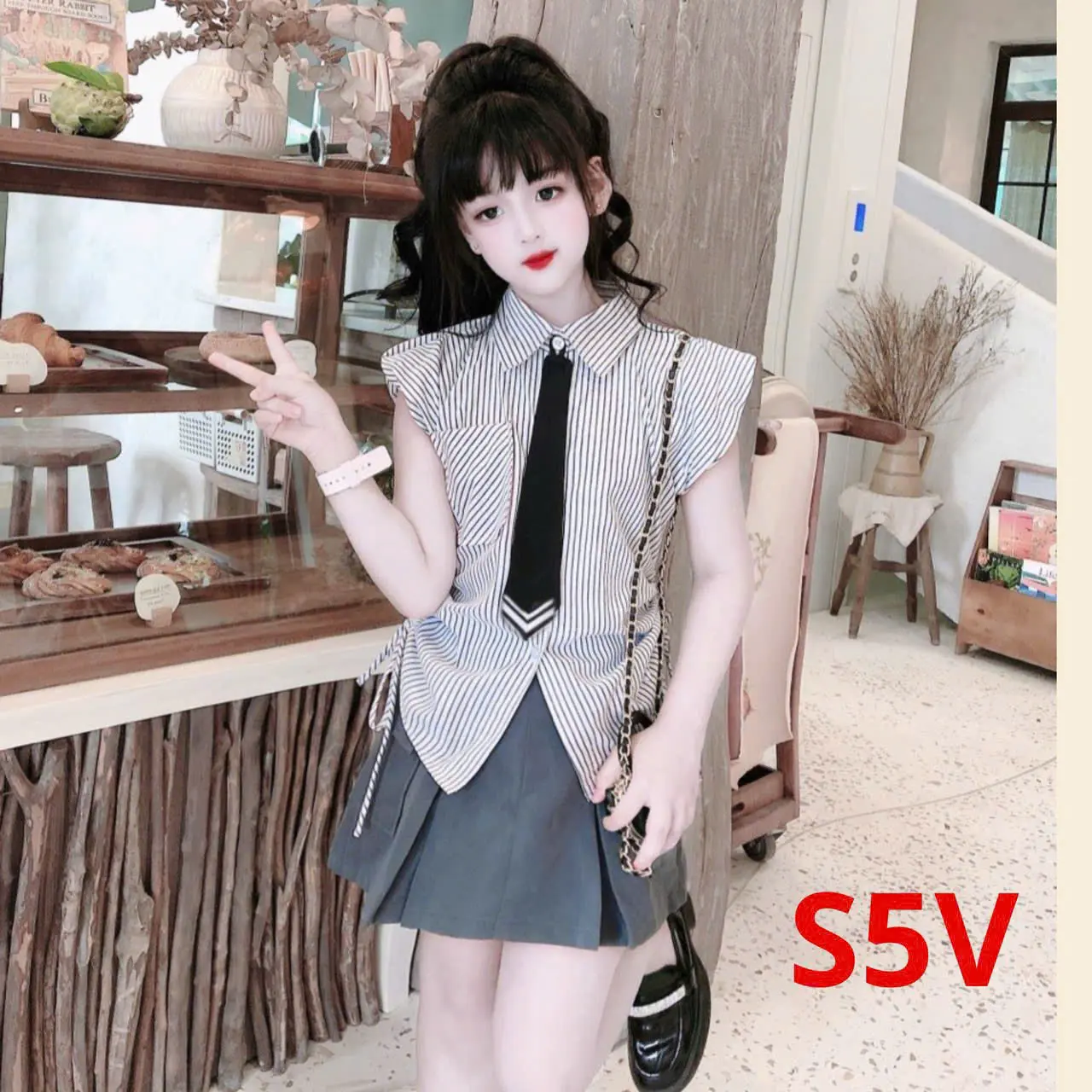Mã S4: (20kg - 50kg) Set áo sơmi sọc chất cotton và chân váy xám chất cotton lạnh cho bé gái