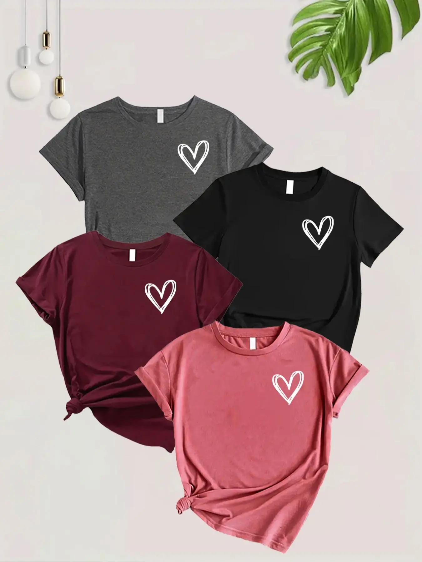 Women's Heart Print Short Sleeve Tee, Casual Round Neck T-shirt for Daily Wear, Summer Tops, Holiday Outfits, Ladies Clothes for All Seasons