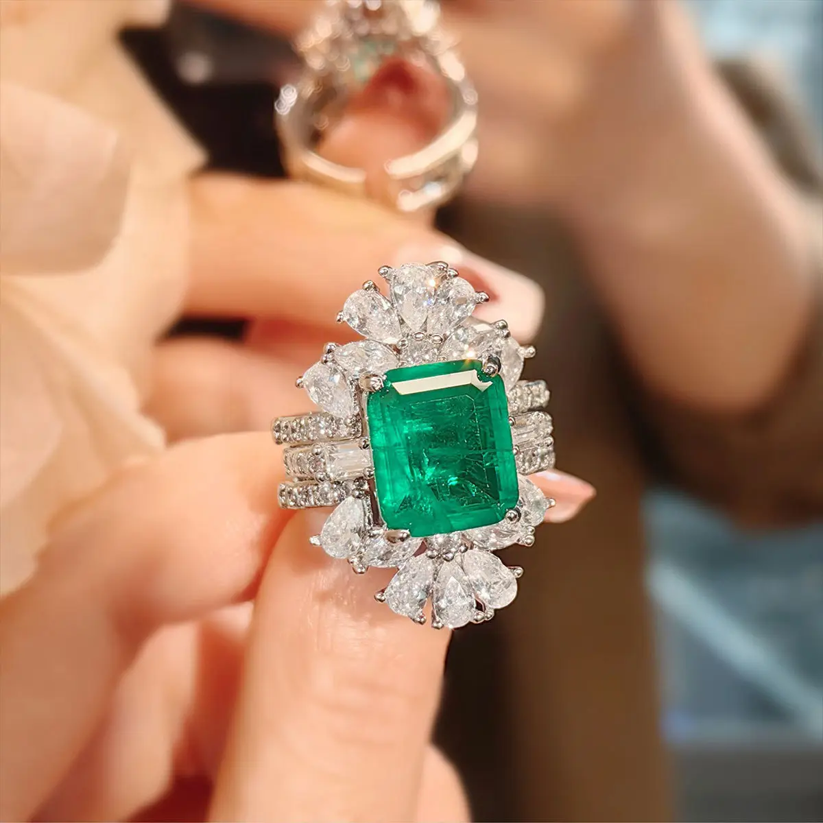 $One Two Wear Emerald Ring Heavy Craft Luxury Index Finger Ring Exaggerated Versatile High Carbon Diamond Micro Inlaid Open Ring for Women 2025