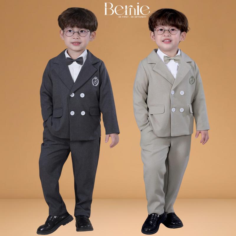Set vest chéo 4 khuy công tử kèm nơ thêu huy hiệu cho bé trai 1 đến 7 tuổi BERNIE H0725B83