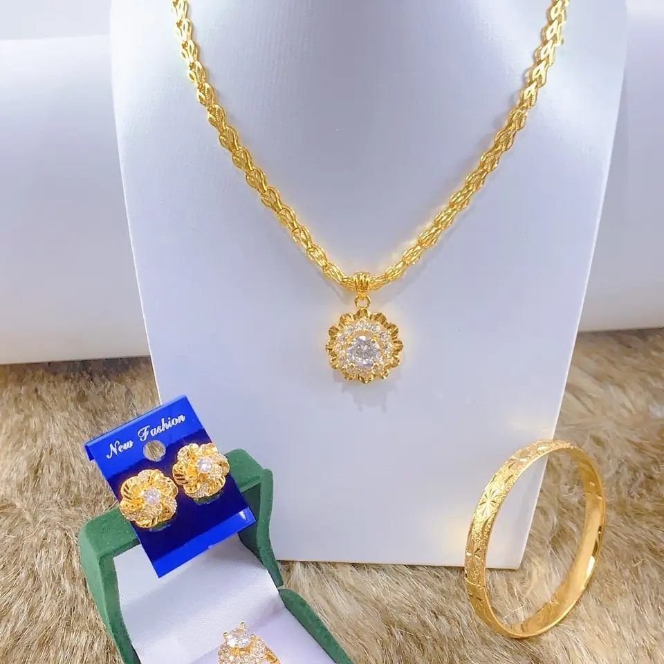 Com Bo 4 món Dây , Nhẫn, hoa tai, lắc tay Nữ  Mạ vàng 18kchất liệu titan ,Mặt dây chuyền   To bån đính đá  các mặt