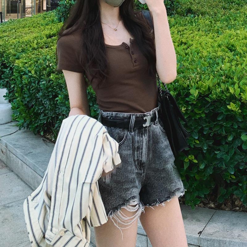 Product Introduction of Korean version collarbone exposed design waist cinching short top，solid color threaded short sleeved T-shirt，summer casual and fashionable simple T-shirt 4