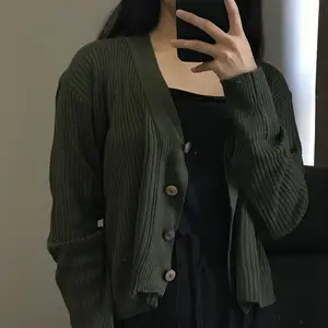 Willy Cardigan Crop - Cardigan Rajut Premium - Cardigan Wanita - Cardigan Kancing Polos Fit Panjang