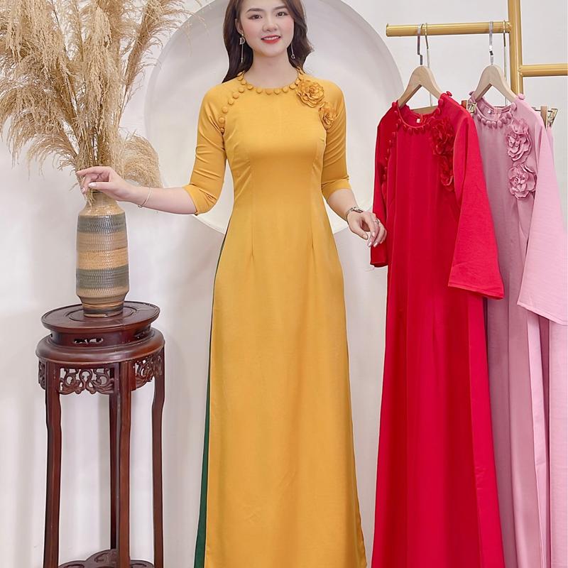 áo dài cổ tròn tay lỡ đính hoa chất liệu vải lụa tây thi cao cấp loại 1 mềm mát không bai không xù có độ co giãn nhẹ mặc rất ôm dáng và tôn dường cong cơ thể phù hợp mọi lứa tuổi.