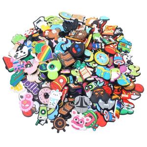 Accesorios Aleatorios para Zapatos de Moda, Decoración para Zapatos con Diseño de Dibujos Animados, Decoraciones de Zapatos de Moda para Zuecos para Mujeres y Hombres