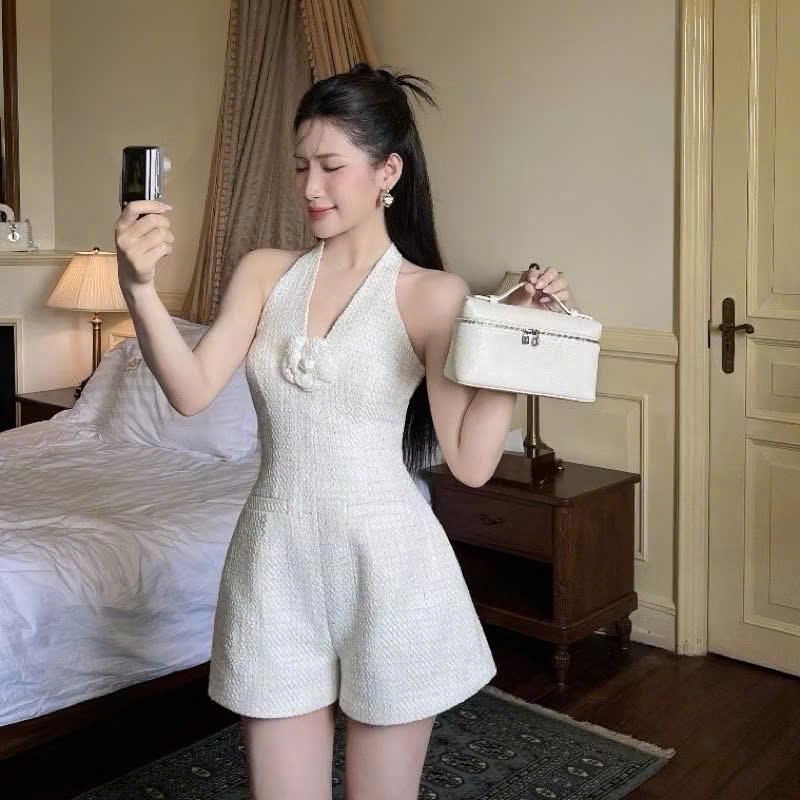 Product Introduction of P84 - Jumpsuit tiểu thư vại dạ tweed cổ yếm phối hoa trà dáng ngắn xinh xắn 11