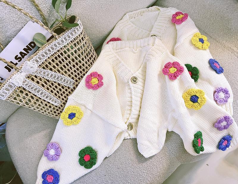 Áo khoác len đính hoa nổi 220 Màu trắng