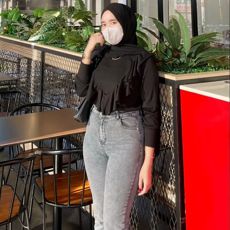 Atasan Nadlyn Blouse Ruffle polos 1