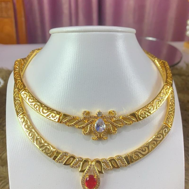 Kiềng  cổ mềm dẹt mạ vàng 18 k , mạ bạch kim , có gắn mặt  đá các màu xanh, trắng, đỏ 2