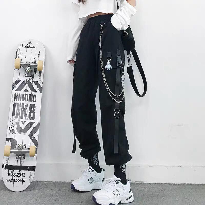 Product Introduction of Quần cài khuy có tặng kèm phụ kiện 1 xích, chất kaki, 3 size unisex  nam nữ mặc được Menswear Pants Kem 3