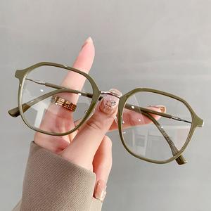 เมาท์แว่นตาเปลี่ยนสีตามแสง, เปลี่ยนสีได้, ป้องกันแสงสีฟ้า, เรียบเนียน, กระชับสัดส่วน, สำหรับนักเรียนหญิง