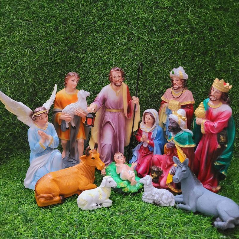 Bộ 11 Tượng Noel Cao 20cm Chất Liệu Nhựa Composite Trang Trí Nhà Cửa