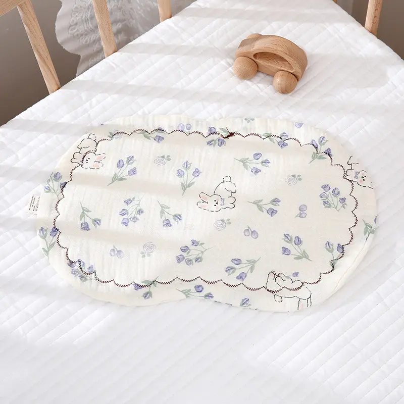 Newborn baby pillow, cloud shape cotton cloud pillow. Baby soft, breathable and sweat-absorbent. 0 height, available in all seasons to help baby form a good head shape.