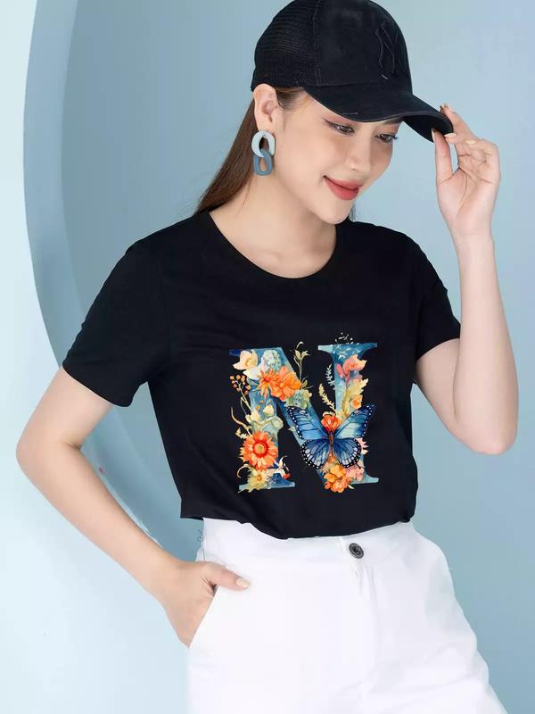 Áo thun tay ngắn cổ tròn, áo thun in hình chữ cái hoa lá sặt sở, phong cách sang trọng thanh lịch. 3