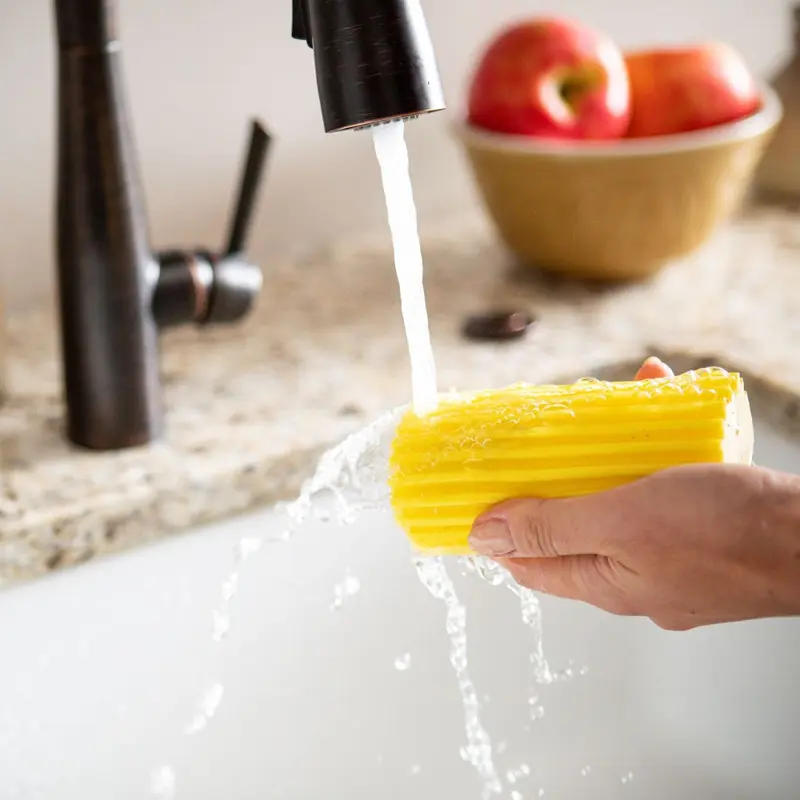 Miếng Bọt Biển Scrub Daddy Lau Bụi Mọi Ngóc Ngách Damp Duster 3