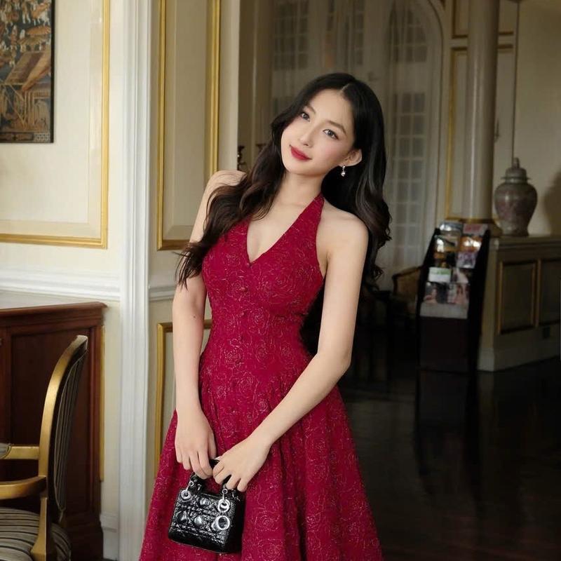ĐẦM TƠ THÊU HOA ĐỎ KIM SA ĐI TIỆC, ĐU SỰ KIỆN, ĐI CHƠI, ĐẦM CỔ YẾM BLING BLING SANG CHẢNH LẤP LÁNH, ĐẦM TẾT, ĐẦM GIÁNG SINH, ĐẦM NOEL, ĐẦM TIỆC CUỐI NĂM CỰC XINH Women Dress Kim Tuyến 4