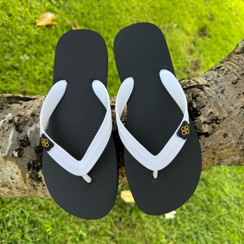 Dép đi biển Thái Lan logo bông hoa màu đen trắng, đế cao su mềm, dép xỏ ngón, dép du lịch Nam Đế Bằng DéP