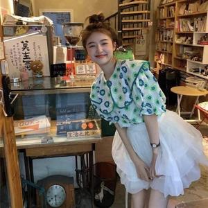 เสื้อเชิ้ตลายดอกไม้หวาน คอปกตุ๊กตา แขนสั้นพัฟ ดีไซน์สวยสำหรับผู้หญิง สไตล์เฉพาะ เหมาะสำหรับเยาวชน ฤดูร้อน 2022 มาใหม่ Women Clothing Lady