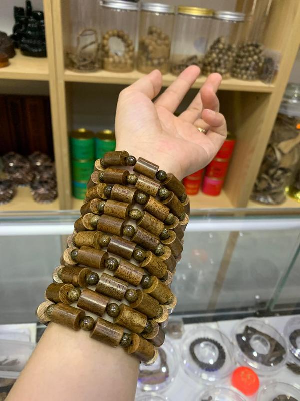 Vòng đeo tay gỗ trầm hương đốt trụ 2