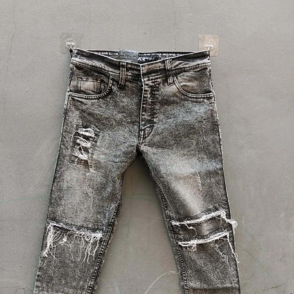 celana jeans sobek lutut abu snow distro Pria Panjang