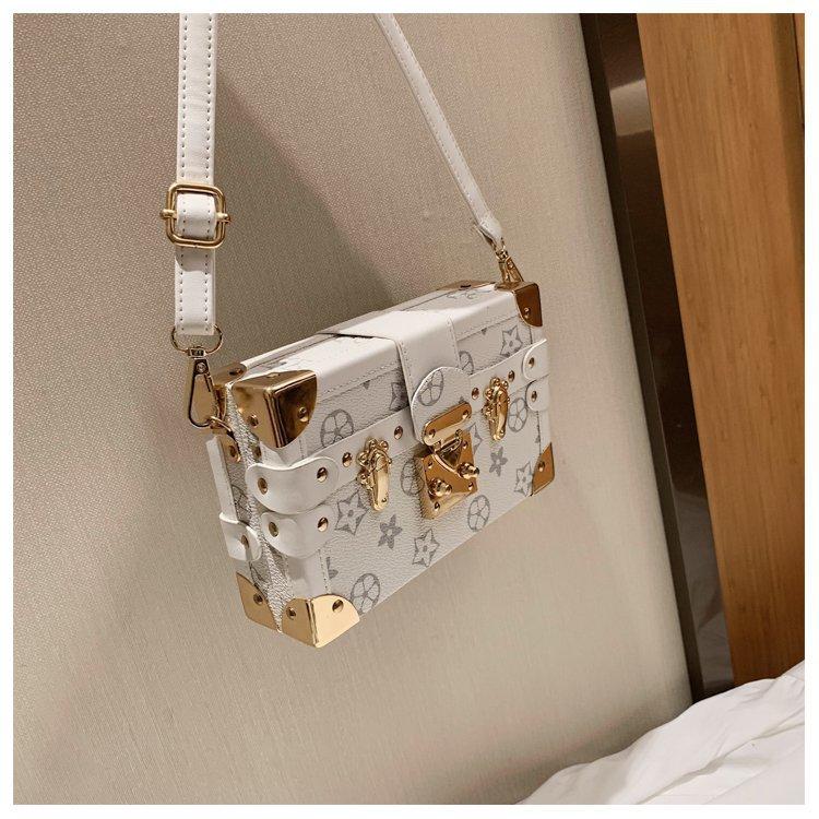 Product Introduction of Vintage Print Women's Box Bag High-Value New Light Luxury Niche Makeup Bag Small Square Bag Single Shoulder Crossbody Bag 21