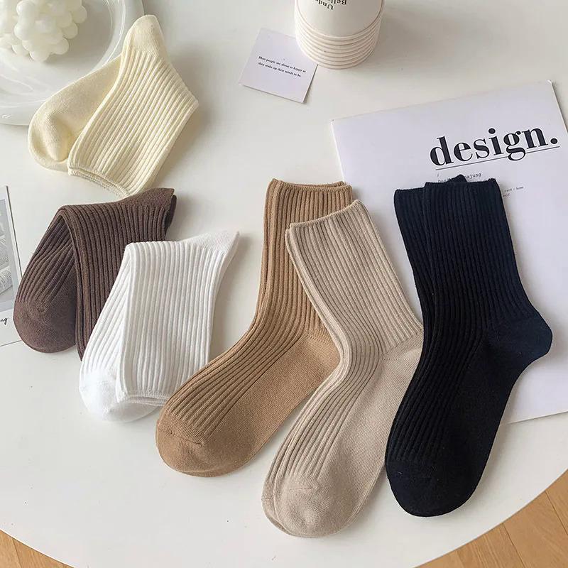 1Pcs New Female Japanese Socks Solid Color Women's Casual Cotton Cute Socks Autumn Simple Women's Medium Length Socks 0