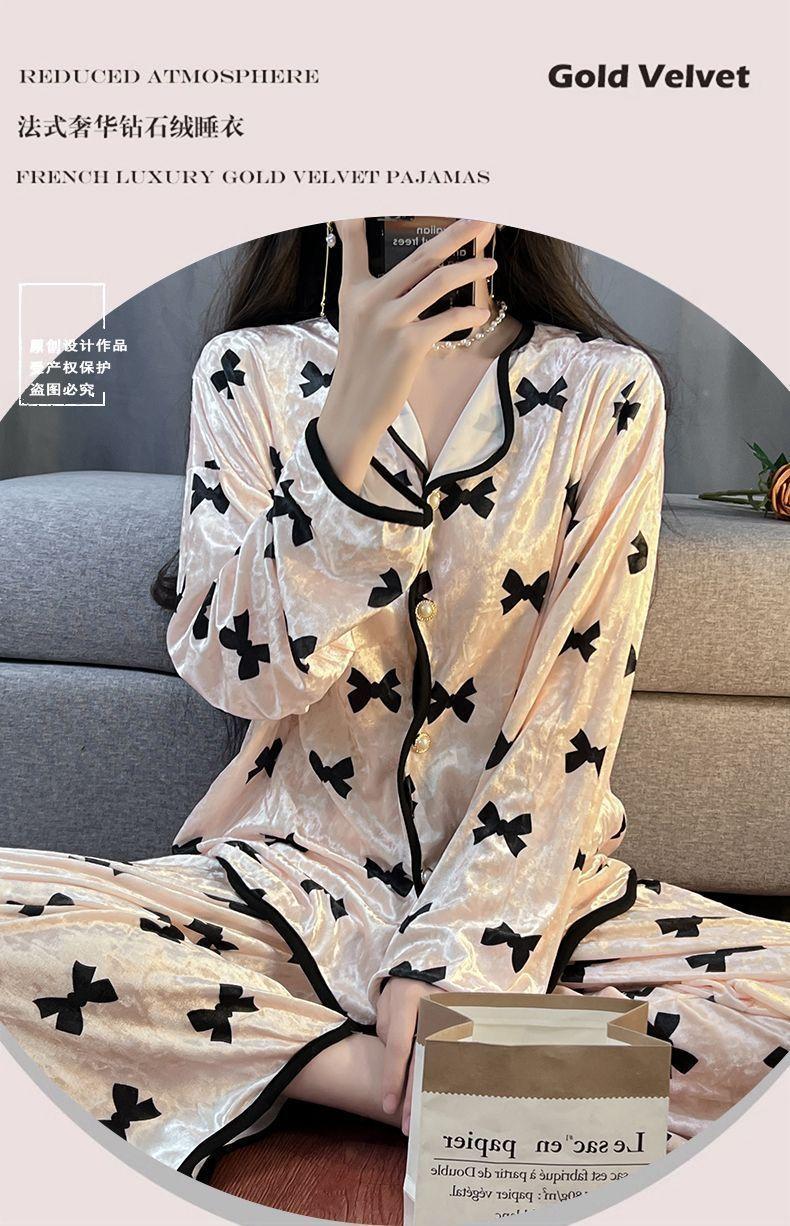 Product Introduction of Bộ Đồ Ngủ Nhung Kim Cương, Cao Cấp, Dành Cho Nữ, Bộ Đồ Mặc Nhà Dài Tay, Phong Cách Pháp Ngọt Ngào Nhung Vàng Mới, Thích Hợp Cho Mùa Xuân, Mùa Thu Và Mùa Đông 10
