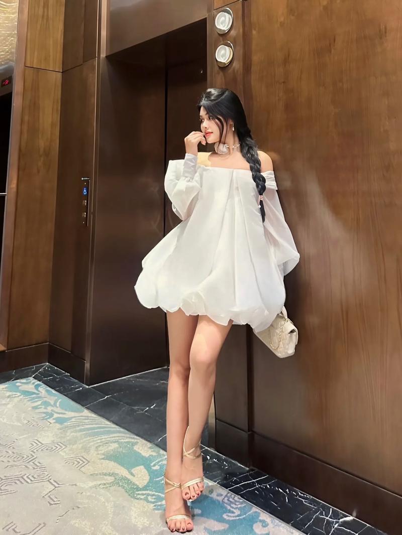 Product Introduction of YẾN BẮP CLOTHING - Váy trễ vai xoè trắng Nữ Dress 1