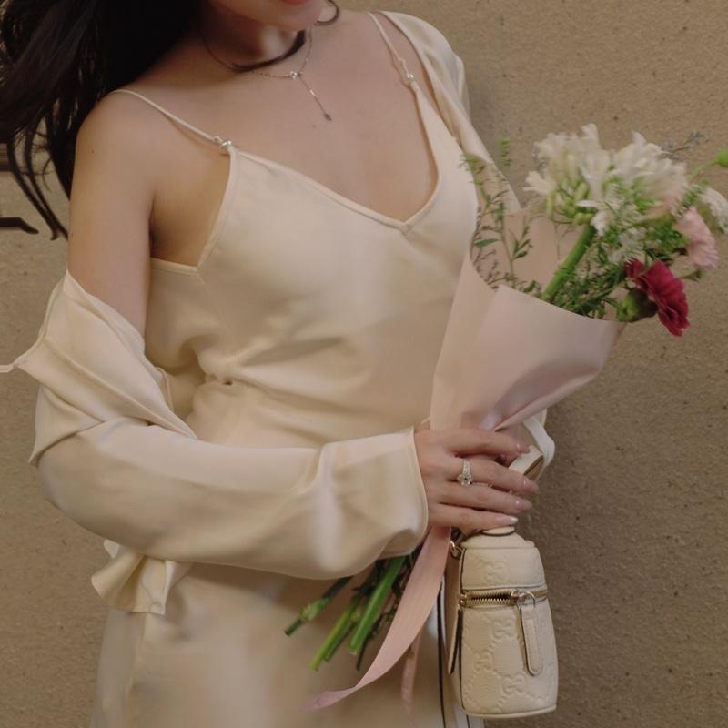 | Viepearl Dress | Đầm Lụa Cổ Tim Lưng V Sâu Không Dây Kéo Không Mút