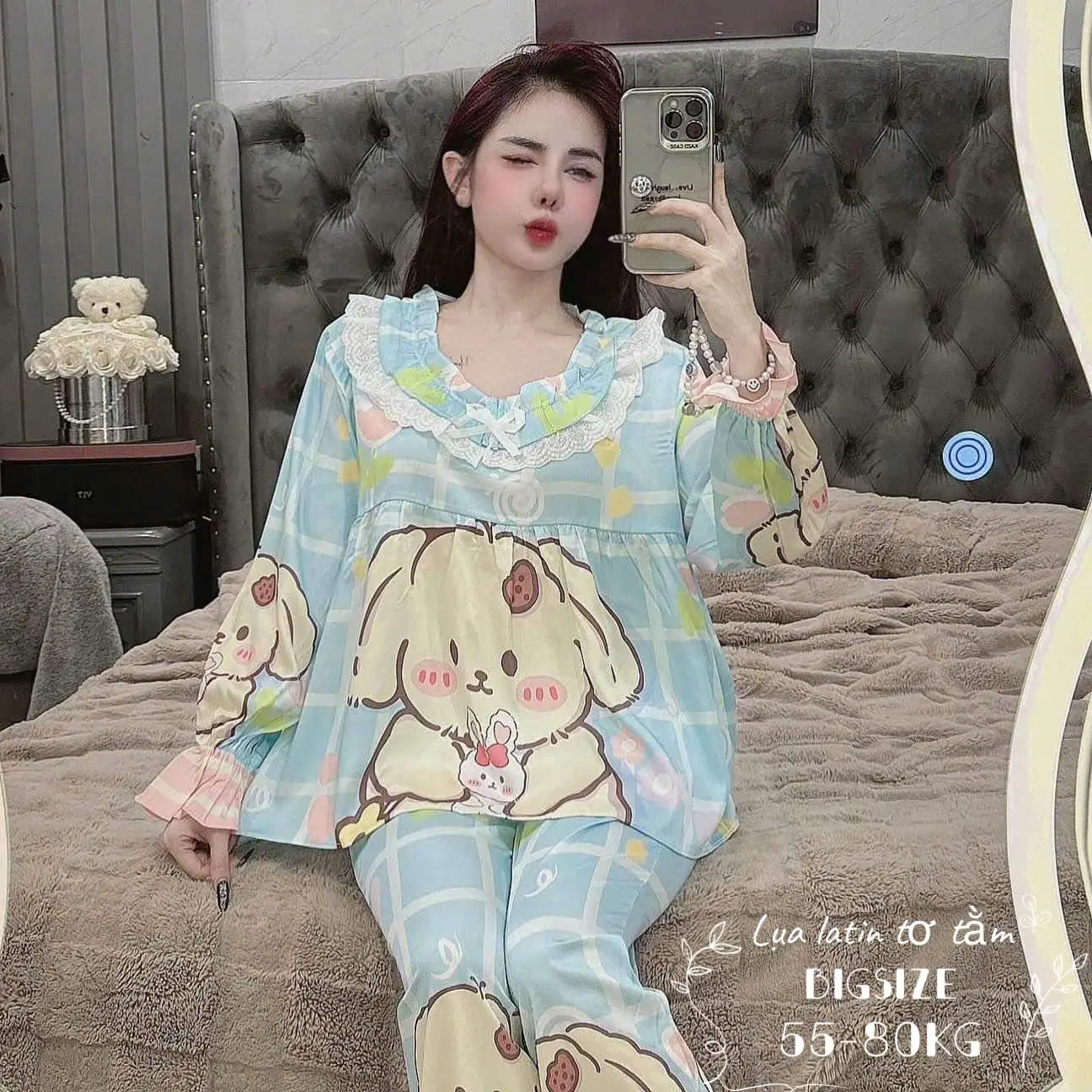 [60-75kg]Bigsize Bộ Lụa Latin Tơ Tằm Cao Cấp Cổ Bèo Tiểu Thư In Full Họa Tiết 5D Queen Tay Dài Quần Dài Mềm Mát Mặc Nhà Cao Cấp Women Nữ mặc nhà Áo Quần Ngủ Kem Voi Cạp Cao