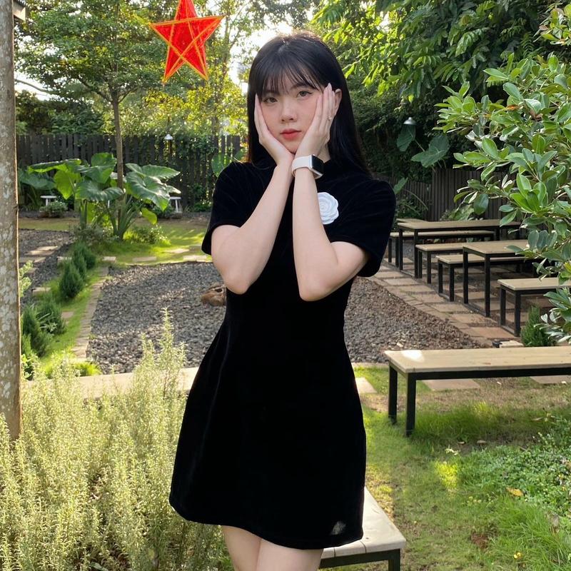 Đầm Nhung Cổ Trụ Kèm Tag Hoa (ẢNH THẬT) 2