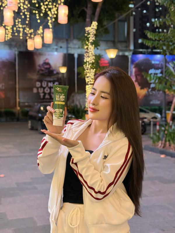 - Sữa rửa mặt trà xanh nha đam thương hiệu Y.SKIN Mua 1 tặng 2 mặt nạ hoặc sp mini mua 2 tặng 4 mặt nạ hoặc 2 sp mini