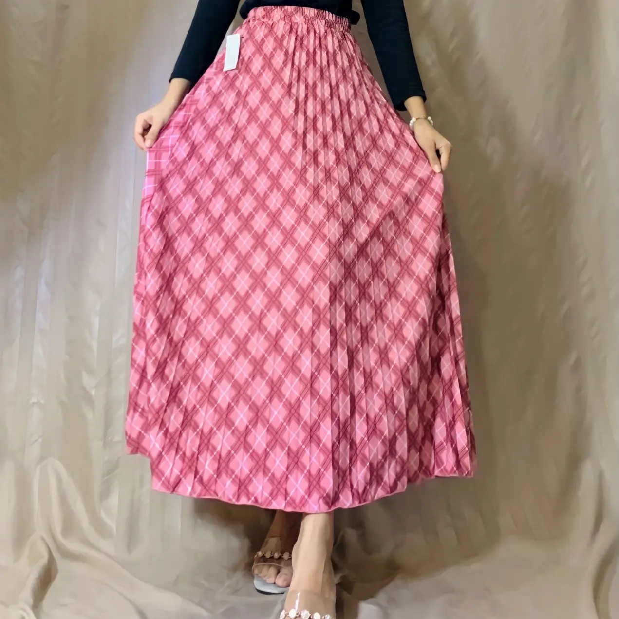 Rok motif wanita