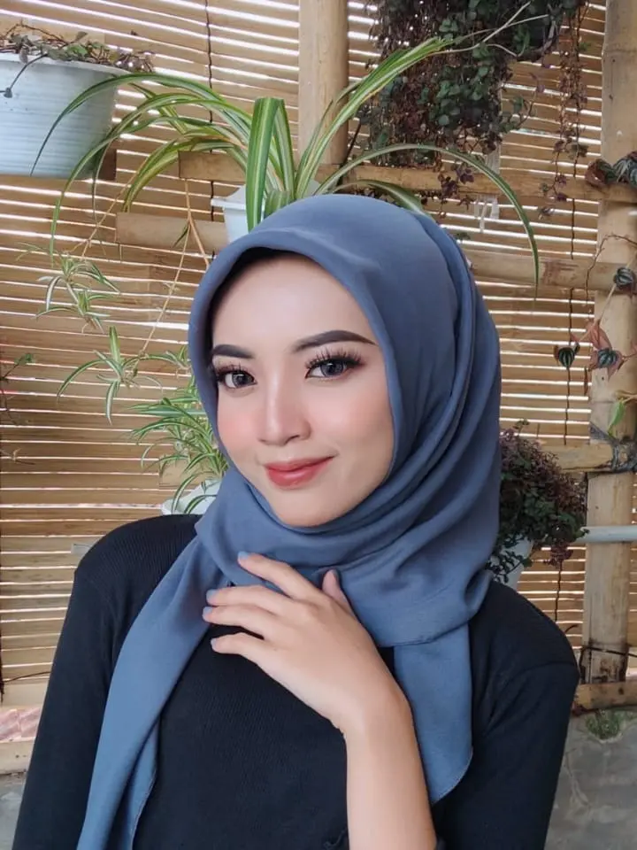 Kerudung segi empat bella square murah//kerudung segi empat lilit jahit tepi katun Jilbab Muslim