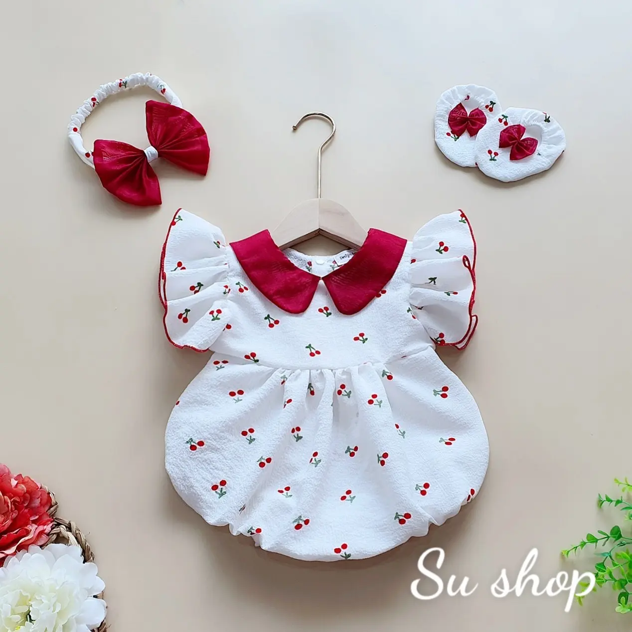body cherry đỏ cổ sen cho bé gái dễ thương kèm+giày vải Nơ Su Shop- body thiết kế sinh nhật thôi nôi cho bé Quần Len Legging
