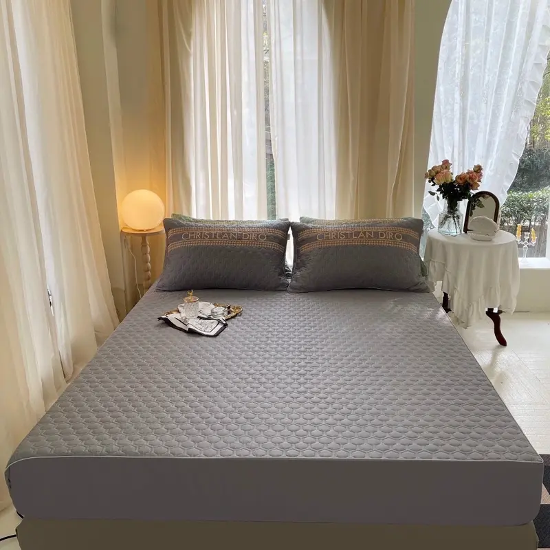 Ga gối trần bông thêu thời thượng đẳng cấp. Sét 3 món gồm: 2 vỏ gối đầu, 1 ga chun trần bọc đệm 0