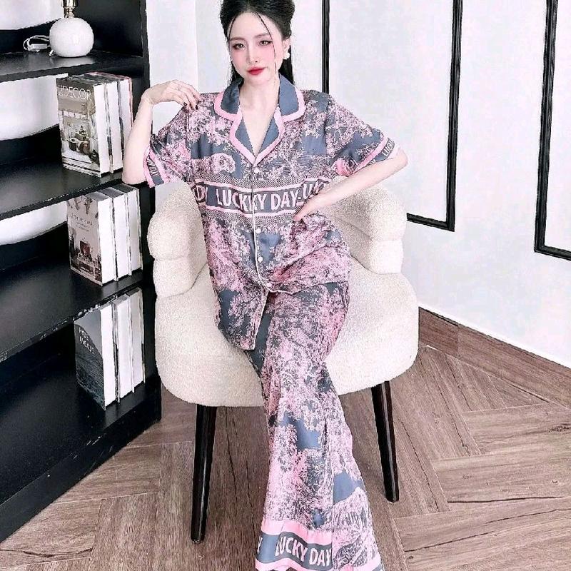 Latin-21: Bộ Đồ Pijama Nút Bọc ,Size 45-60kg & 60-75kg, Vải Lụa Latin Tơ Tằm Mềm Mại Mát, Cảnh Rừng Hồng Ghi, Quần Dài Tay Áo Dài Ngắn, Cho Nữ - Quần Ngủ Voi Women Nho Kem Nhung 5