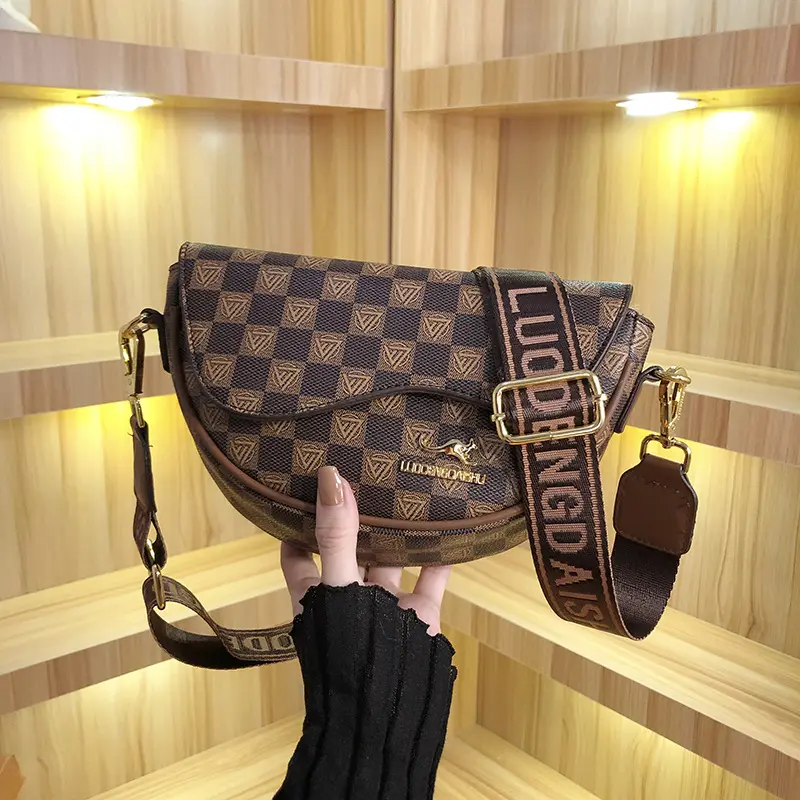 This Year's Popular Bag Autumn and Winter Internet Hot Western Style 2023 Semicircle Ins Semi-Circular Saddle Bag Fashion Messenger Bag