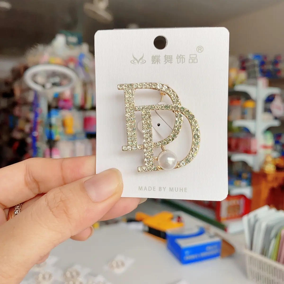 ghim cài áo đính đá Women Nữ