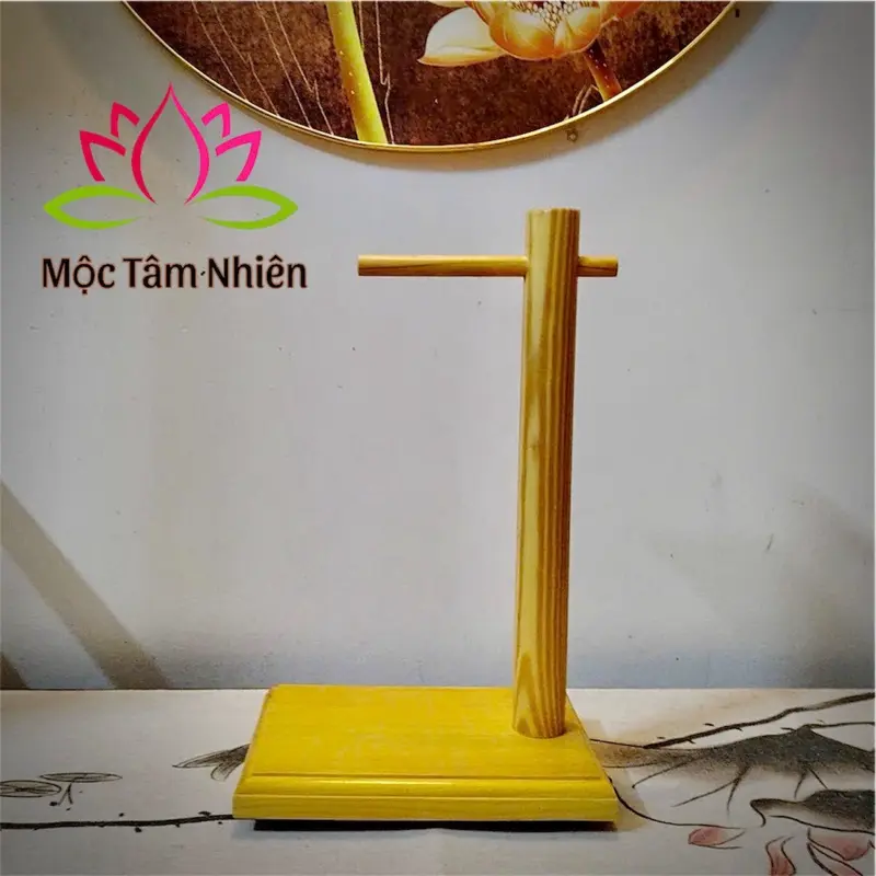 Bộ Kệ Gỗ Cheo Chuông Gió Bình An Kết Hợp Vs Tượng Ý Nghĩa Mang Sự Bình An May Mắn . Kích thước 32x20x15cm Decor Decor Phòng 5