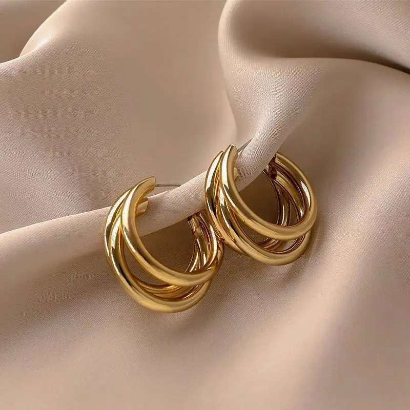 Metal earrings for women in 2025 popular new style niche design light luxury circle earrings