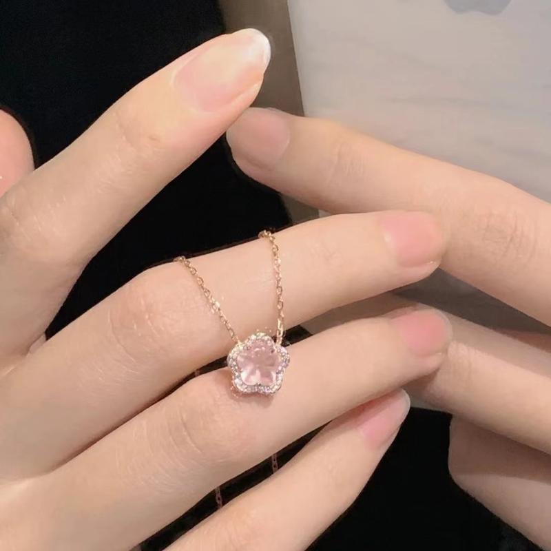Product Introduction of Romantic Pink Crystal Peach Blossom Necklace, Women's High End, Light Luxury, Niche Pendant, Clavicle Chain, New Versatile Style 1