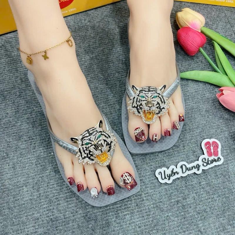 Dép Nữ Xám Vuông Slim Kèm Charm HVN 3