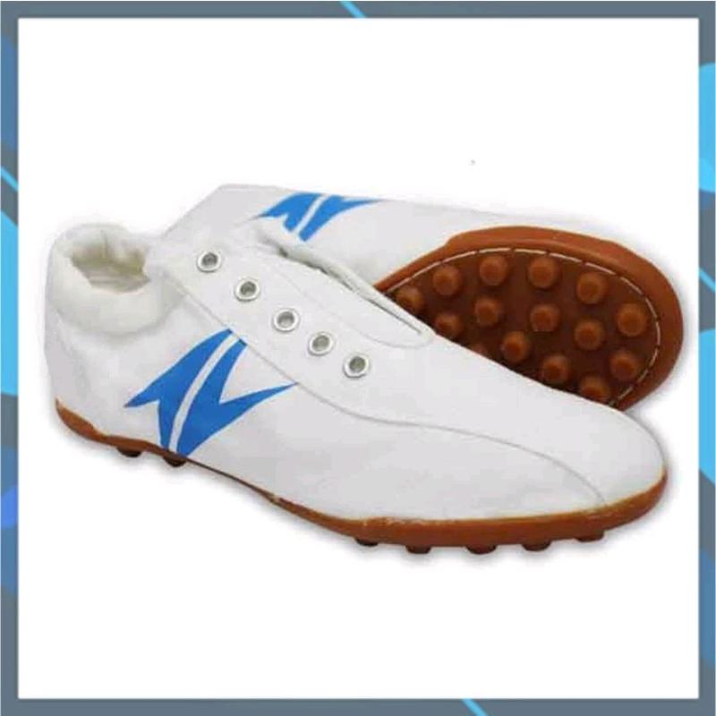 Giày bata đá bóng đế đinh, giày đá bóng sân nhân tạo